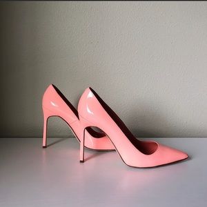 Manolo Blahnik Pink Pumps